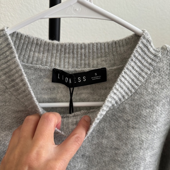Lioness Gray Sweater Size S - Picture 3 of 4